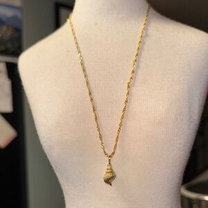 EVRY Elegant Gold Tone Pendant Necklace